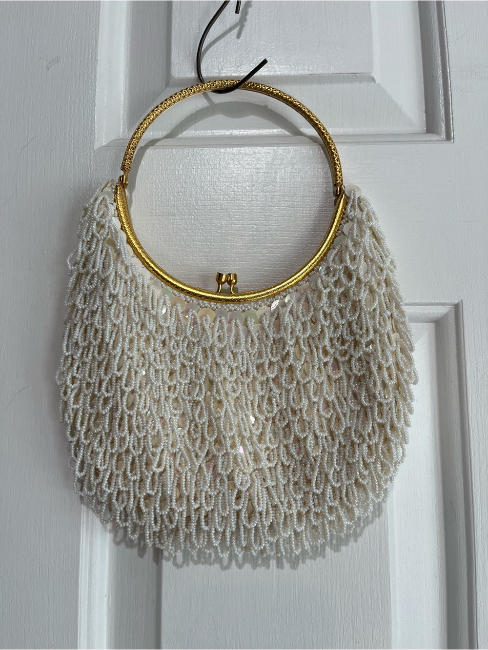 VINTAGE LADIES WHITE BEADED & SEQUENCE EVENING BAG